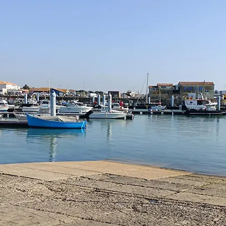 Дом отдыха A *